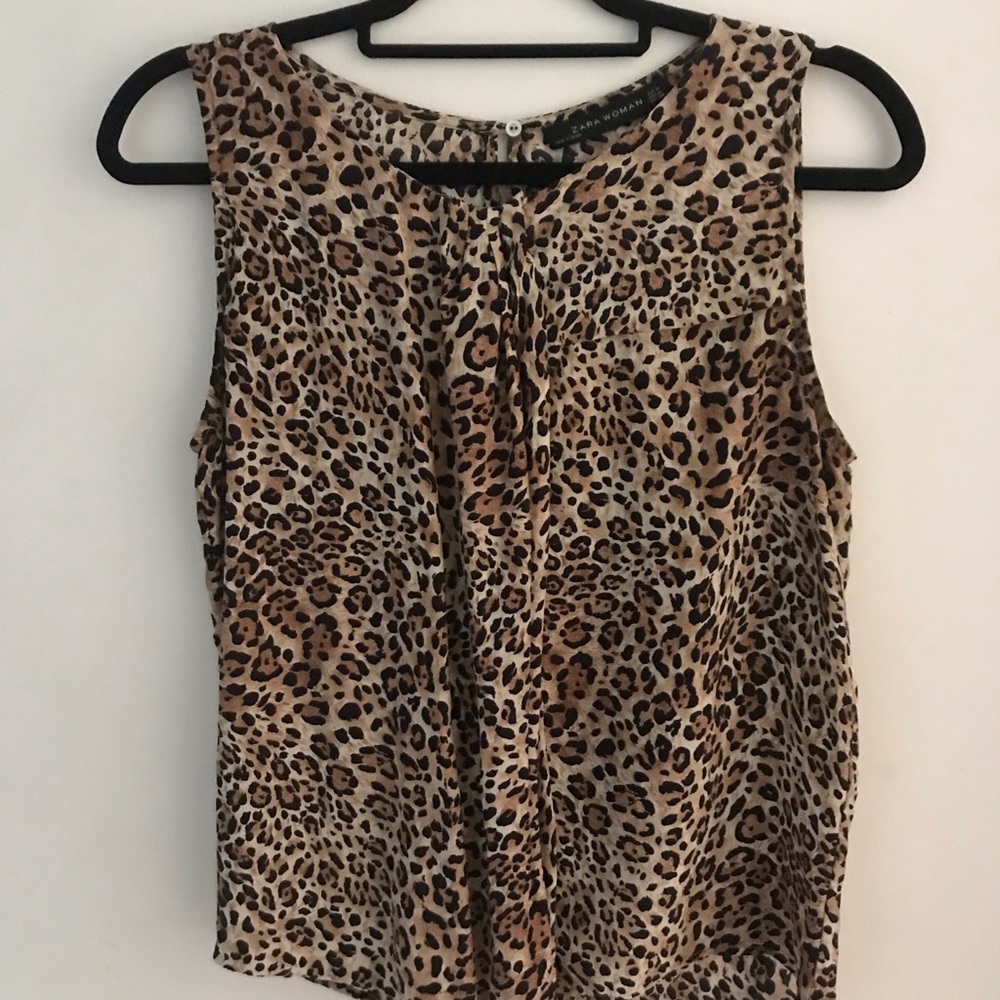 Sleeveless leopard print blouse